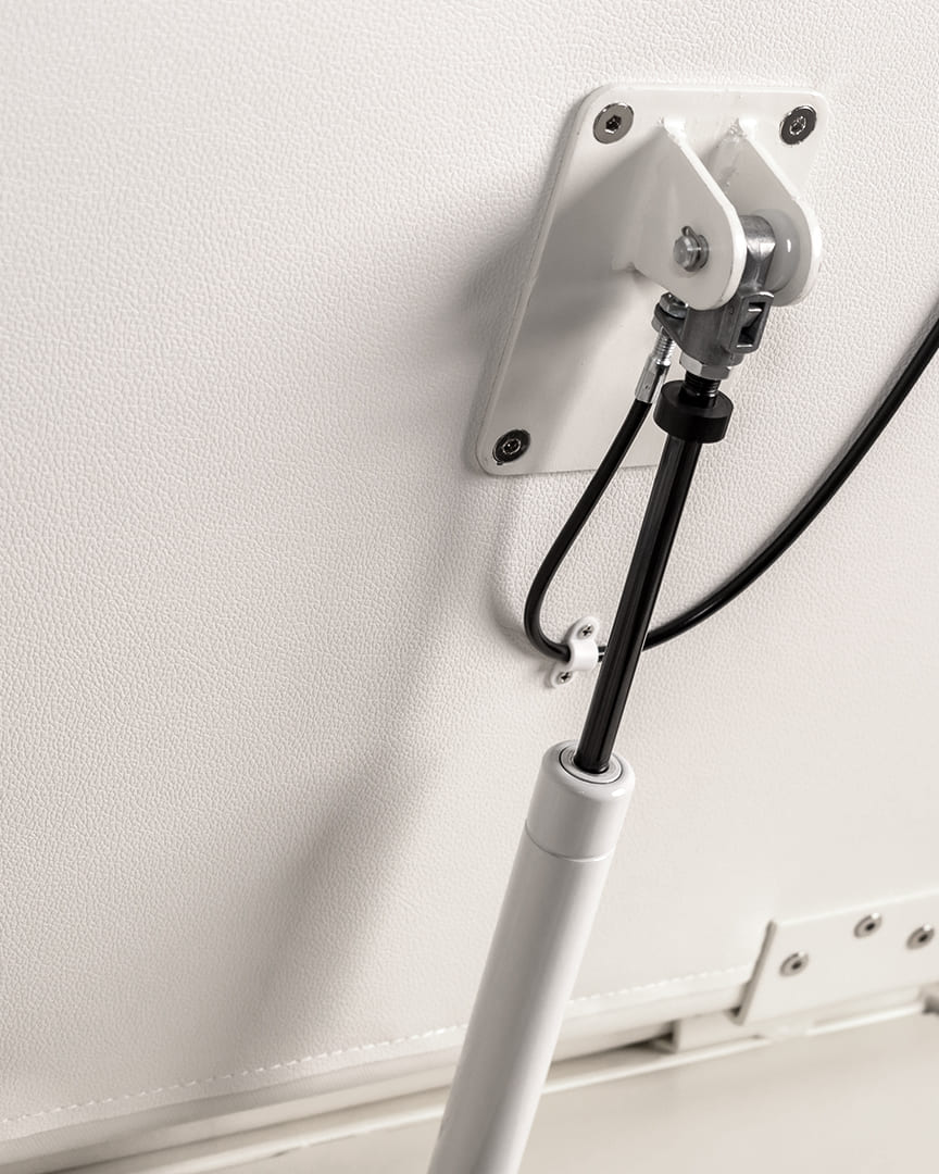 Camilla de fisioterapia eléctrica Draco blanca de Mirplay pistón hidráulico respaldo