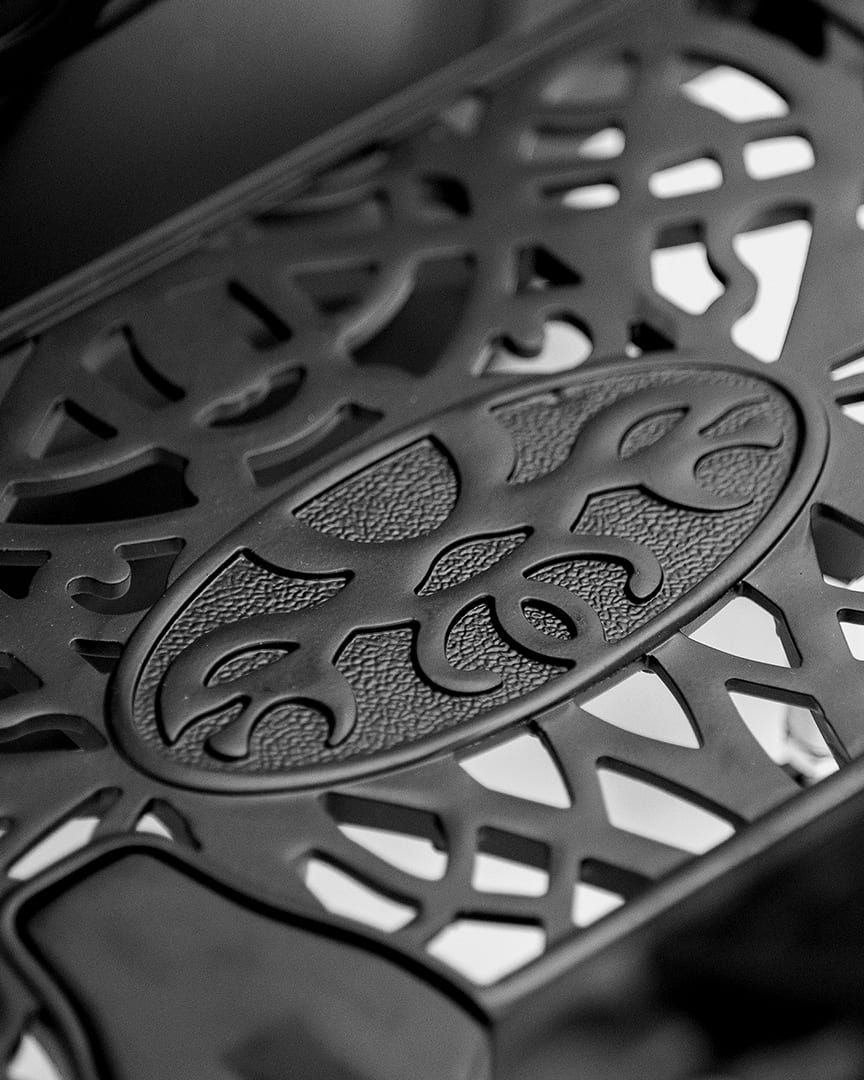 Reposapiés del sillón Mae Black de Dduueett