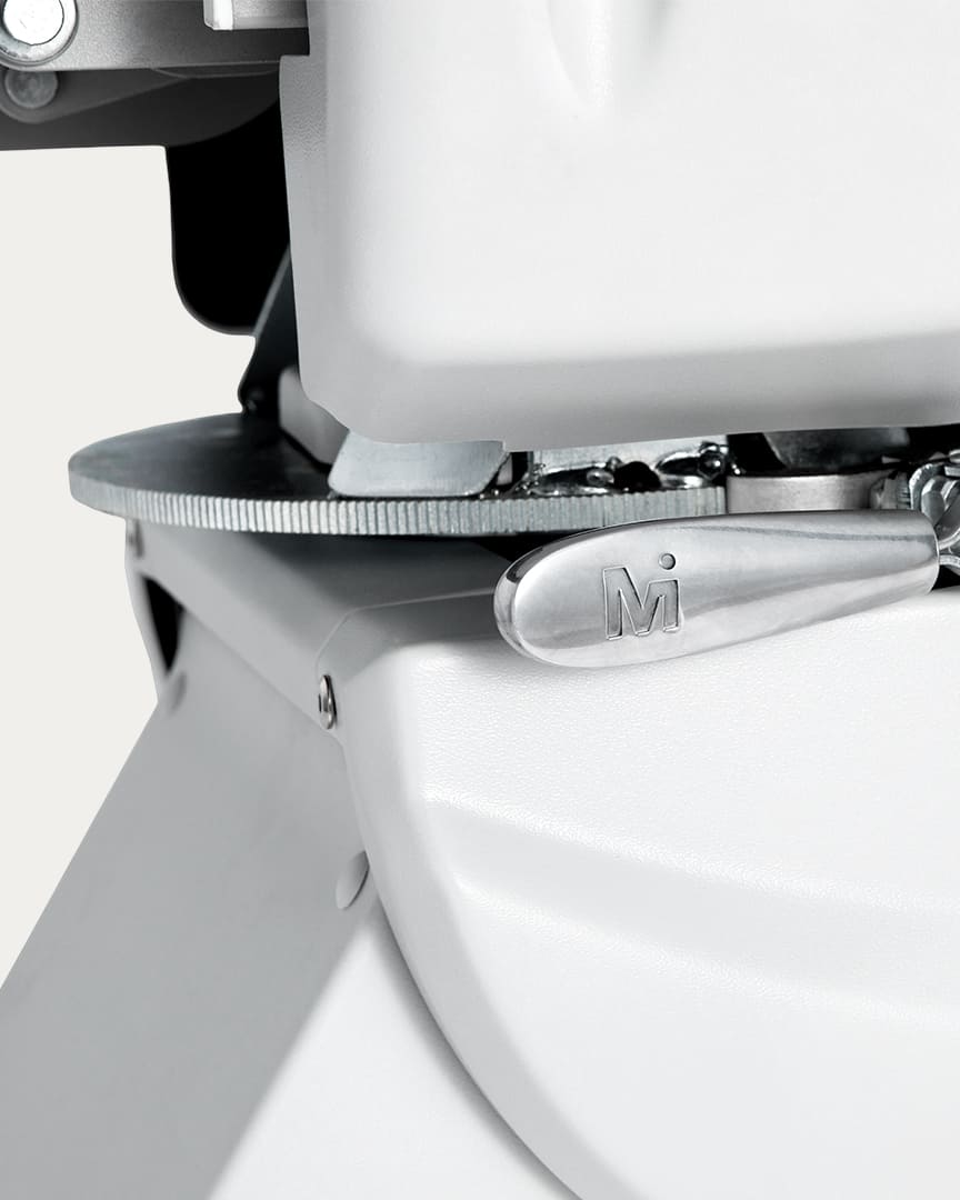 Sillón podología Taurus eléctrico 3 motores de Mirplay giro 120º