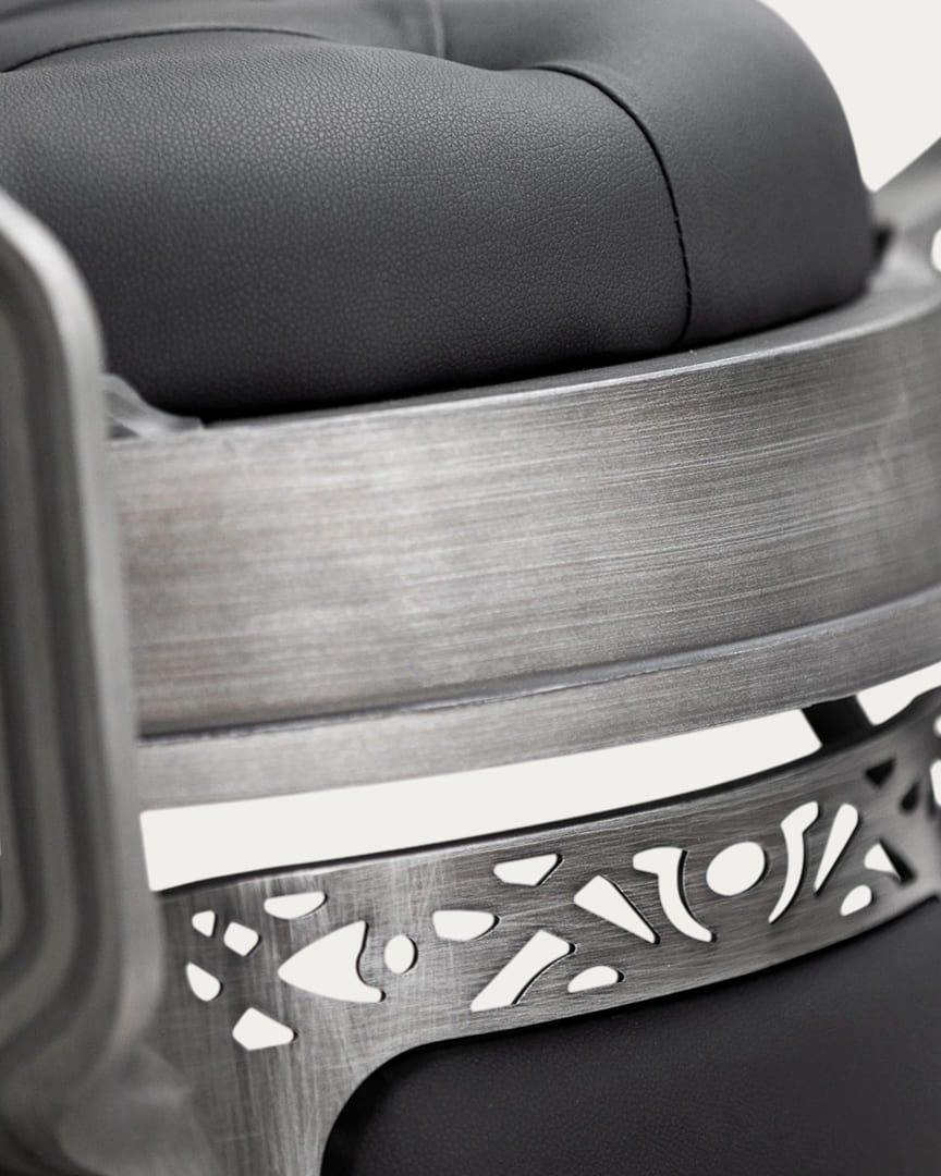 Sillón barbero Mack con efecto desgastado dduueett y tapicería en color negro de la marca Dduueett