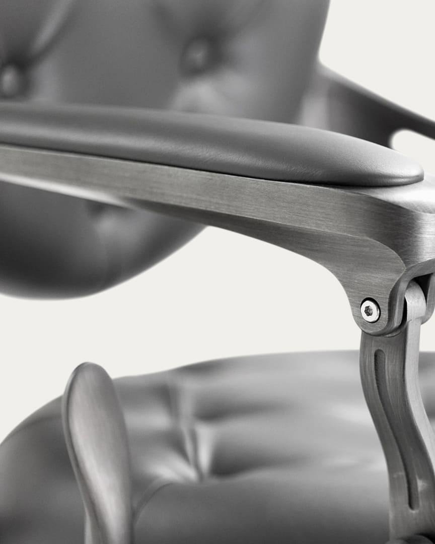 Sillón peluquero Mack efecto cepillado brushed Grey Dduueett con tapicería antracita gris