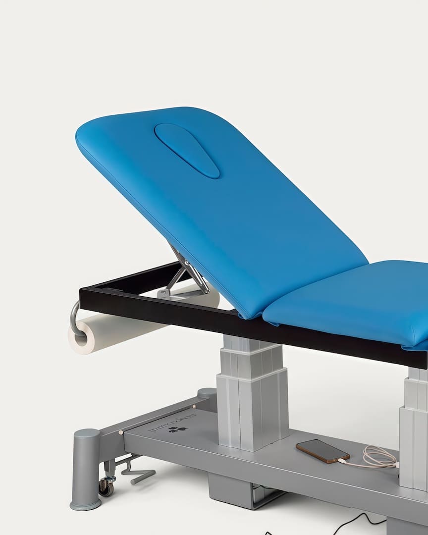 Camilla 3 cuerpos eléctrica Ecopostural C6847 con 2 agujeros faciales