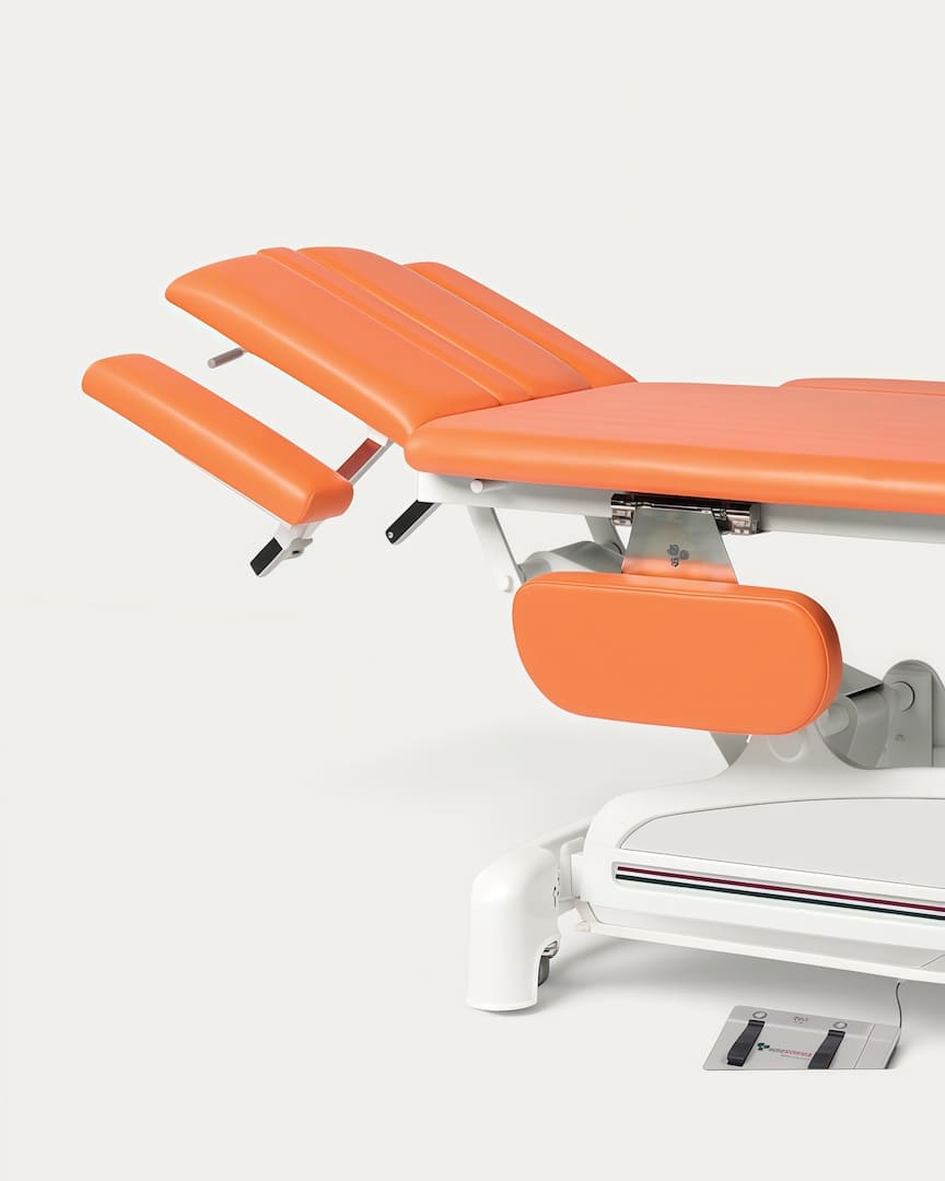 Camilla retro eléctrica 2 cuerpos Ecopostural C3544 con reposabrazos