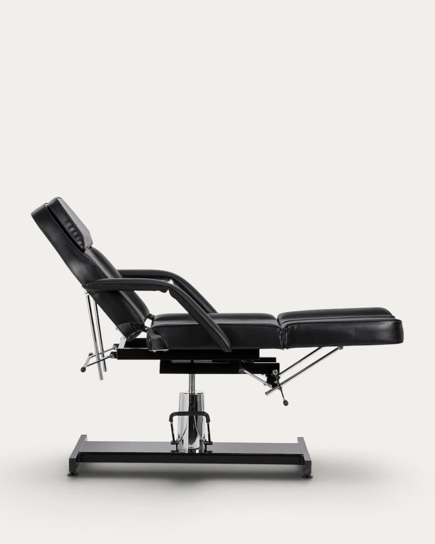 Vista lateral del sillón de pedicura hidráulico Sillon 210 negro