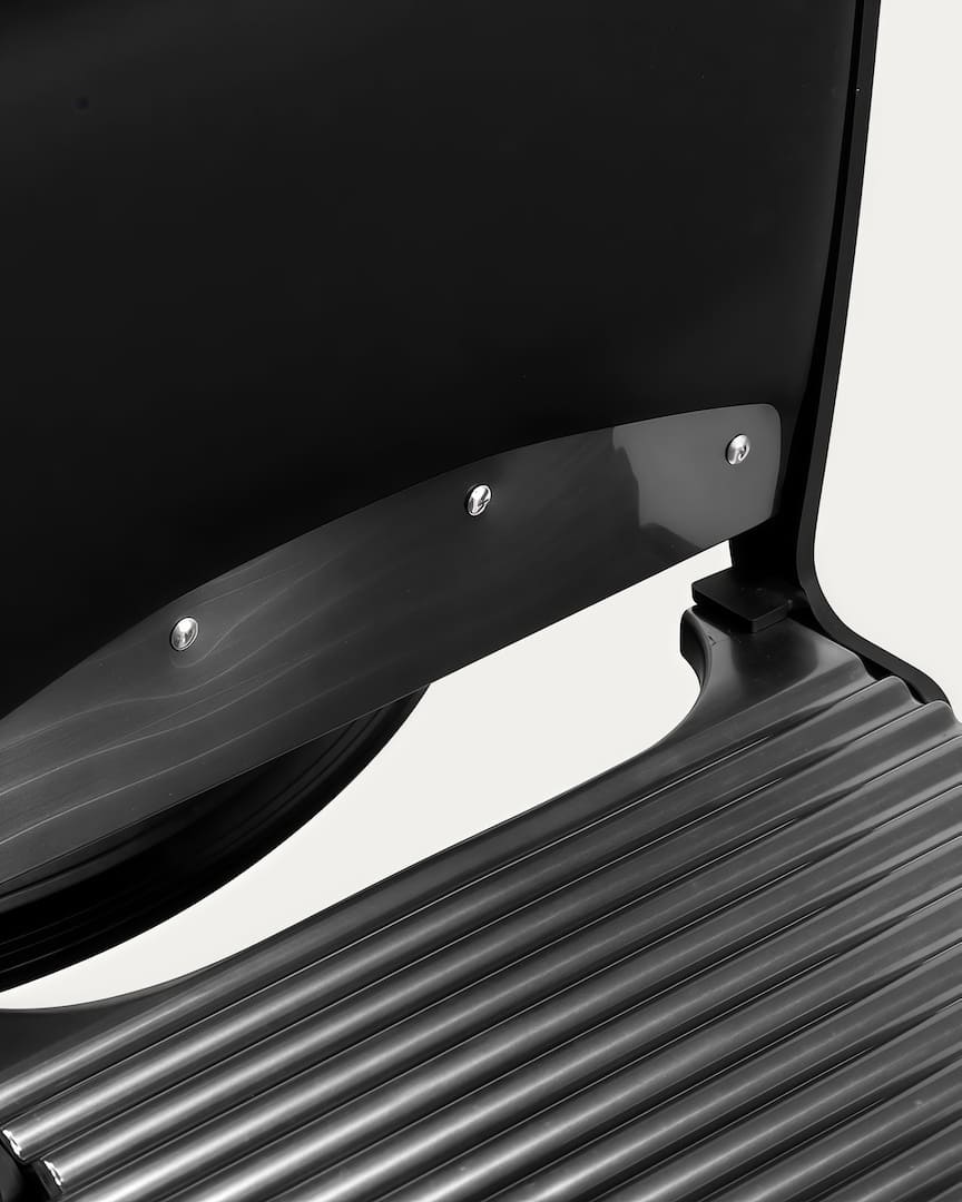 Sillón barbería con tapicería negra Continental Gabbiano reposapiés