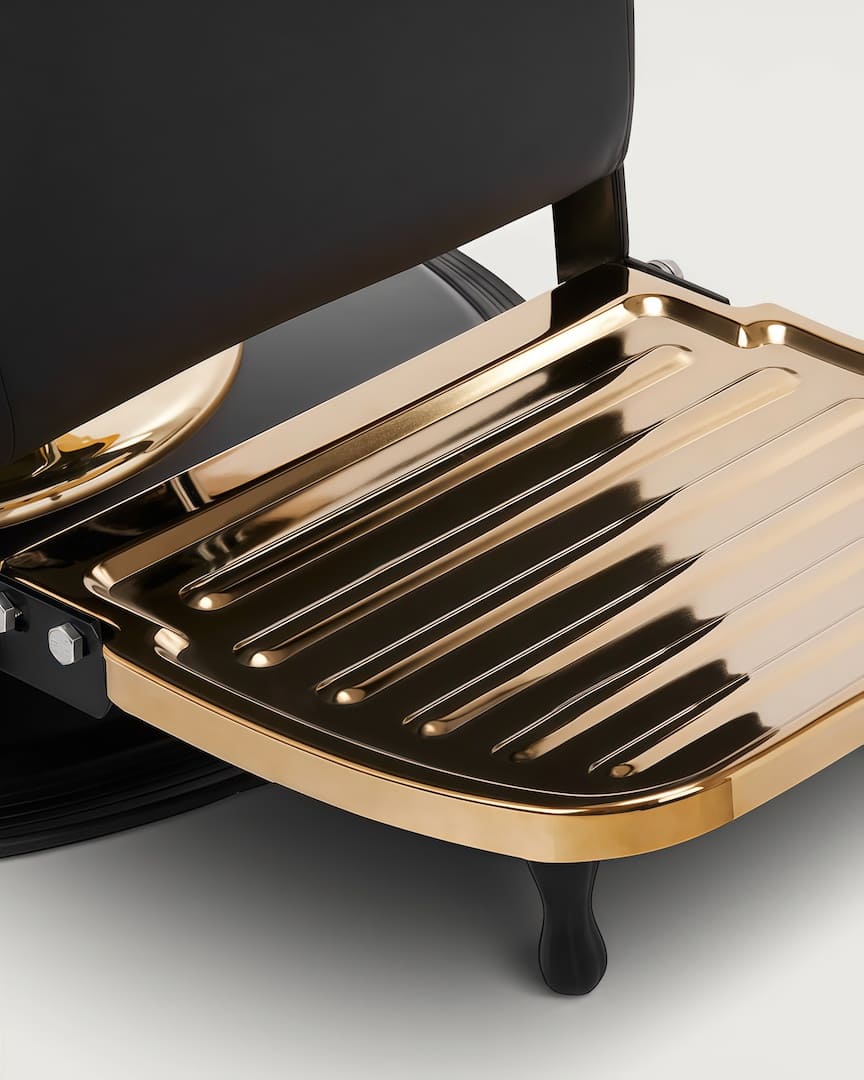 Sillón barbero dorado Marcus Gabbiano reposapiés