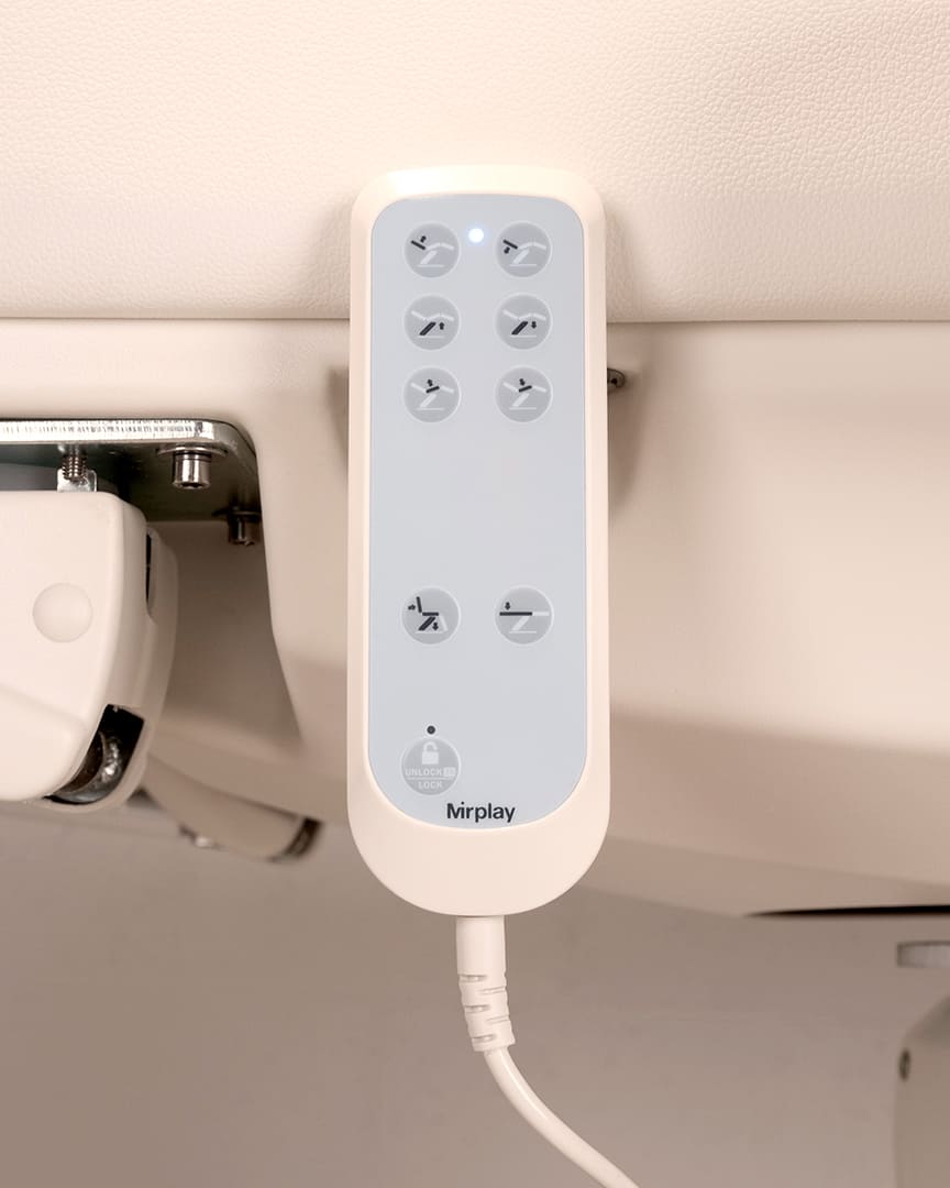 Sillón pedicura eléctrico Taurus color crema 3 motores de Mirplay mando