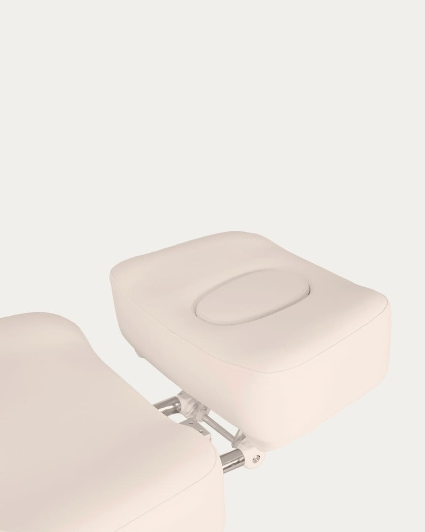Sillón pedicura eléctrico Taurus color crema 3 motores de Mirplay agujero facial