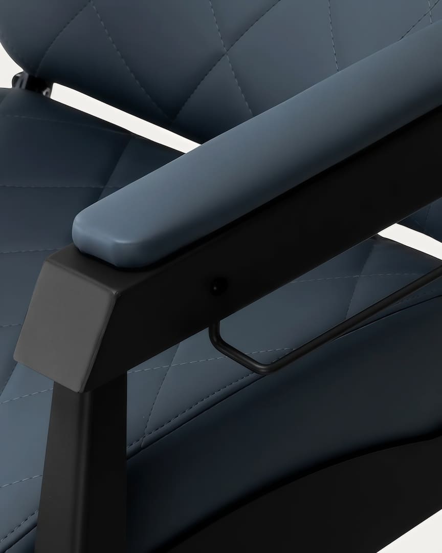 Sillón peluquero tapicería azul base negra Bruno Gabbiano reposabrazos