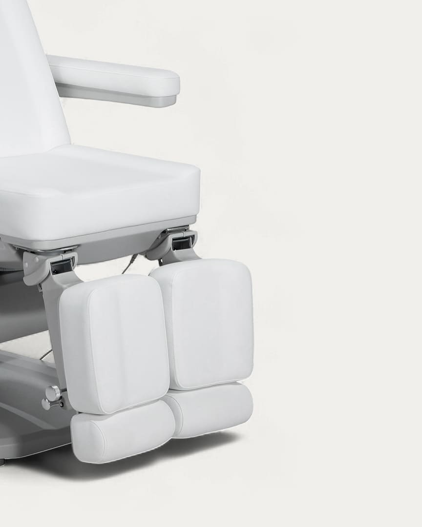 Sillón podología Taurus eléctrico 3 motores de Mirplay perneras