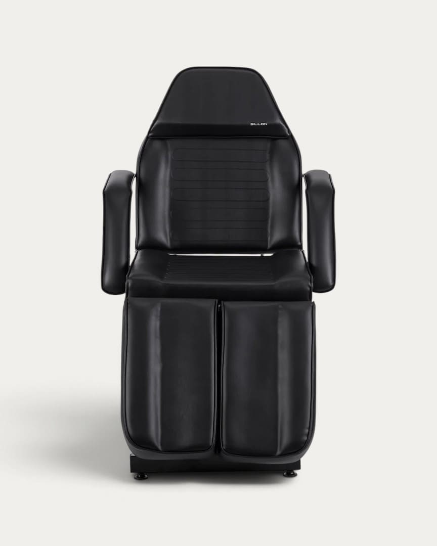 Vista frontal del sillón podológico Sillon 210 negro con perneras separadas