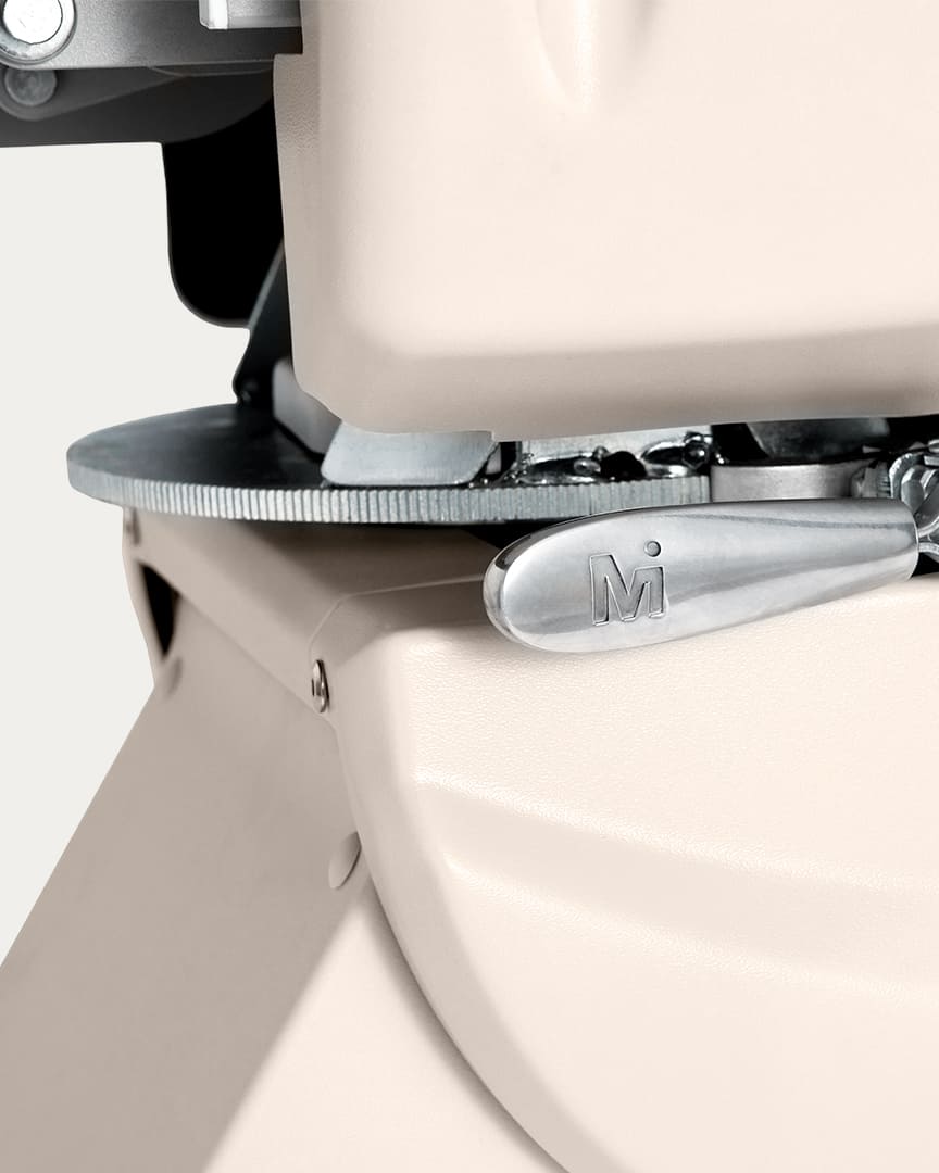 Sillón pedicura eléctrico Taurus color crema 3 motores de Mirplay giro 120º