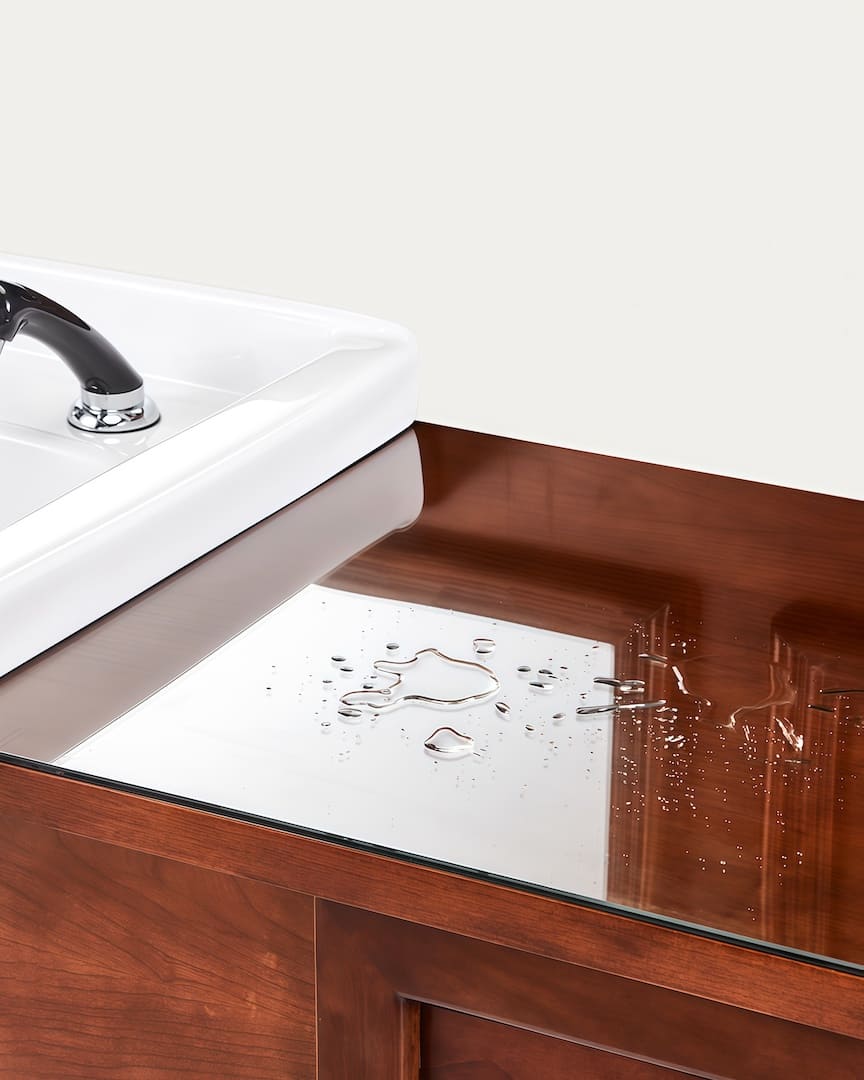 Tocador de barbería marrón y lavabo blanco Jules de Mirlay cristal protector